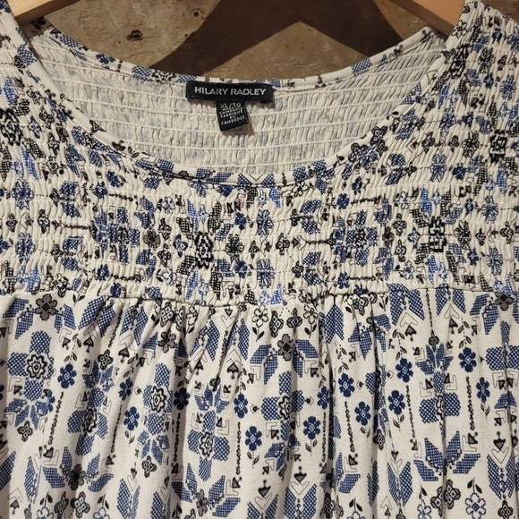 Blue and White Floral Women's Top - Picture 4 of 7